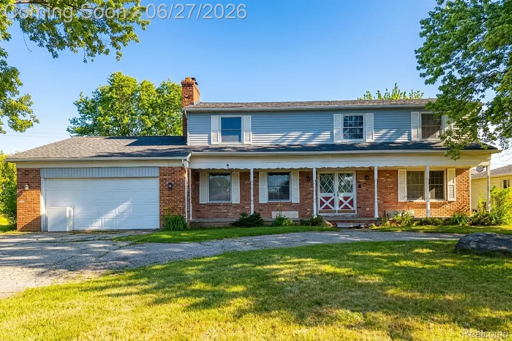 16650 Walcliff Drive Clinton Charter Township MI 48035