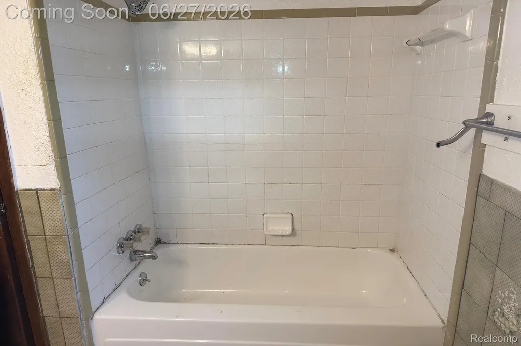 16650 Walcliff Drive Clinton Charter Township MI 48035