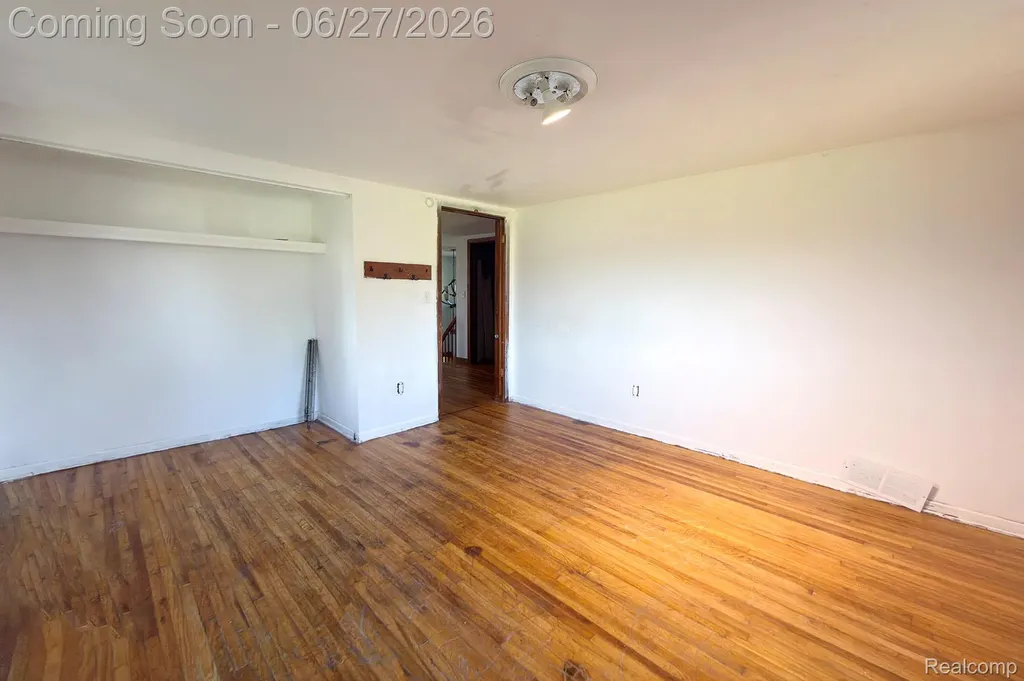 16650 Walcliff Drive Clinton Charter Township MI 48035