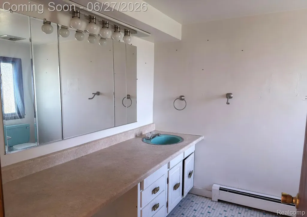 16650 Walcliff Drive Clinton Charter Township MI 48035