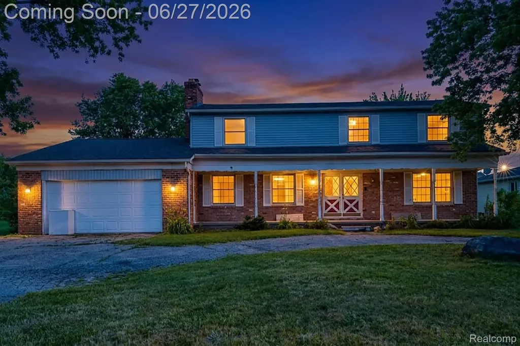 16650 Walcliff Drive Clinton Charter Township MI 48035
