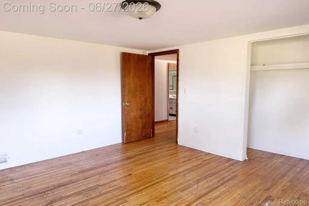 16650 Walcliff Drive Clinton Charter Township MI 48035
