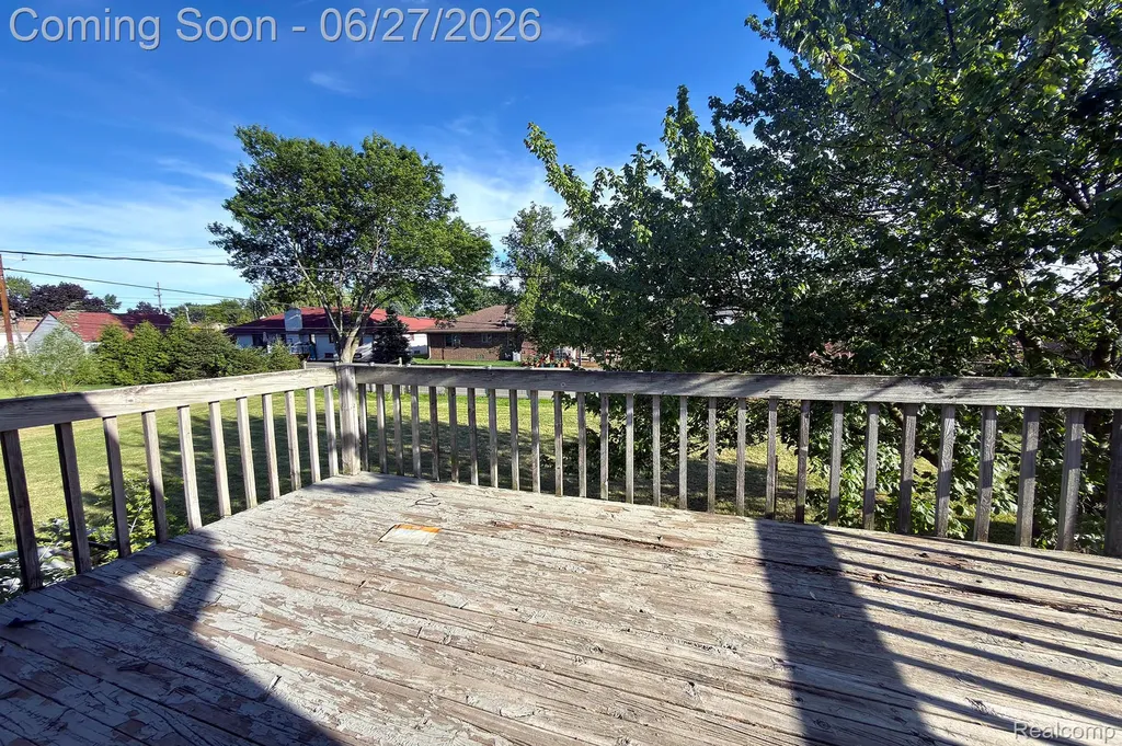 16650 Walcliff Drive Clinton Charter Township MI 48035