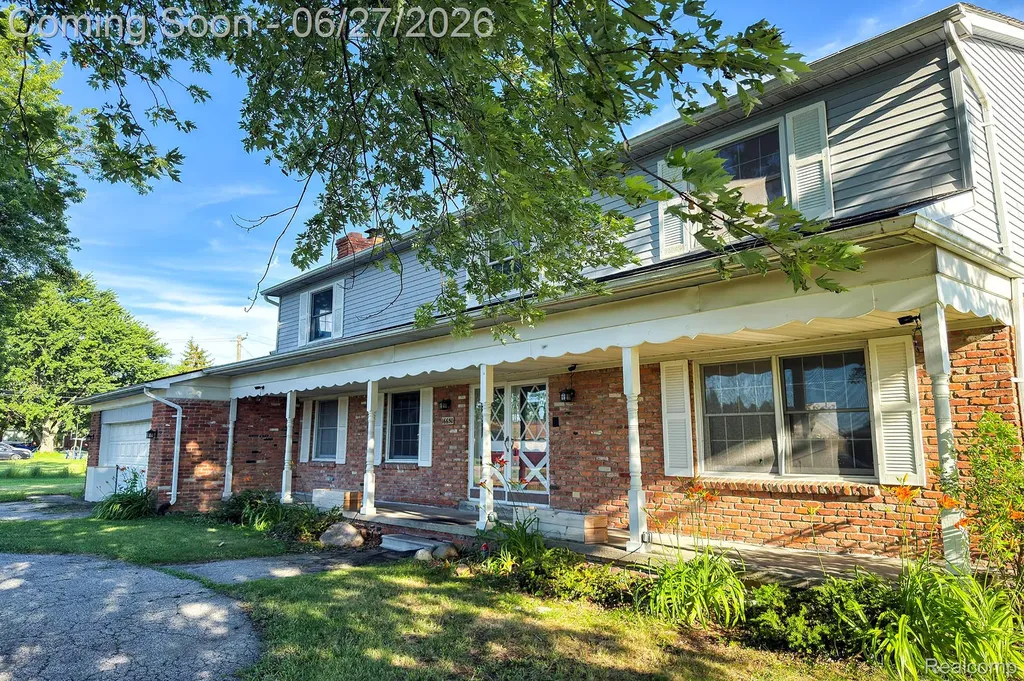 16650 Walcliff Drive Clinton Charter Township MI 48035