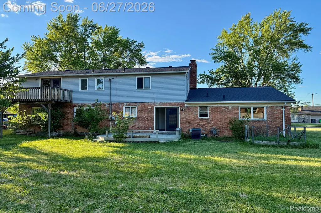 16650 Walcliff Drive Clinton Charter Township MI 48035