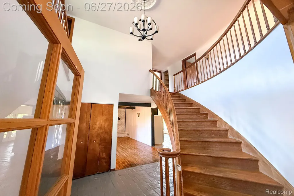 16650 Walcliff Drive Clinton Charter Township MI 48035
