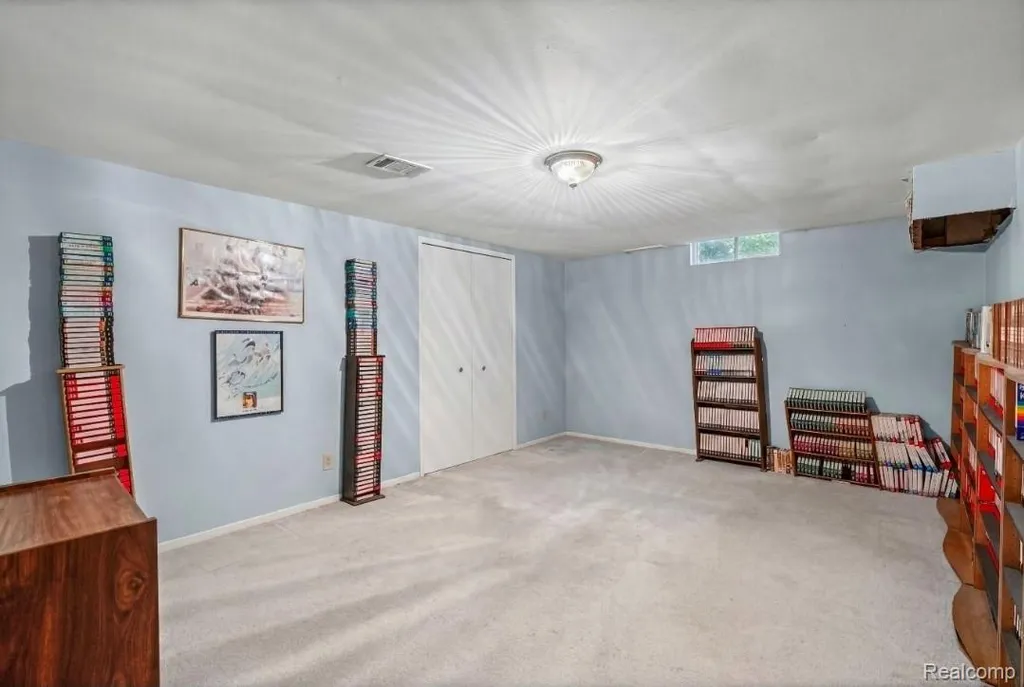 439 Windmill Point Drive Flushing City MI 48433