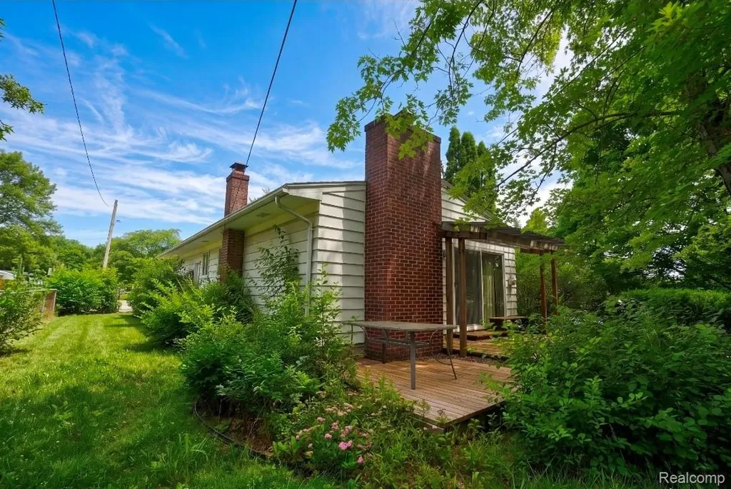 439 Windmill Point Drive Flushing City MI 48433