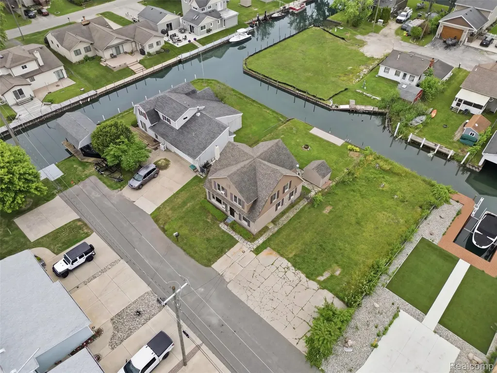 117 Kenyon Road Algonac City MI 48001