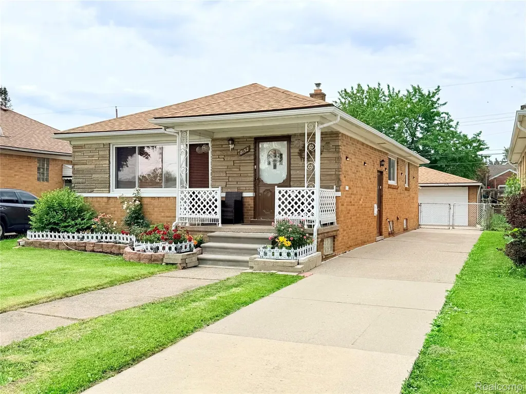 8152 Potomac Center Line City MI 48015