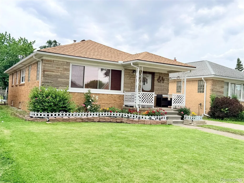 8152 Potomac Center Line City MI 48015