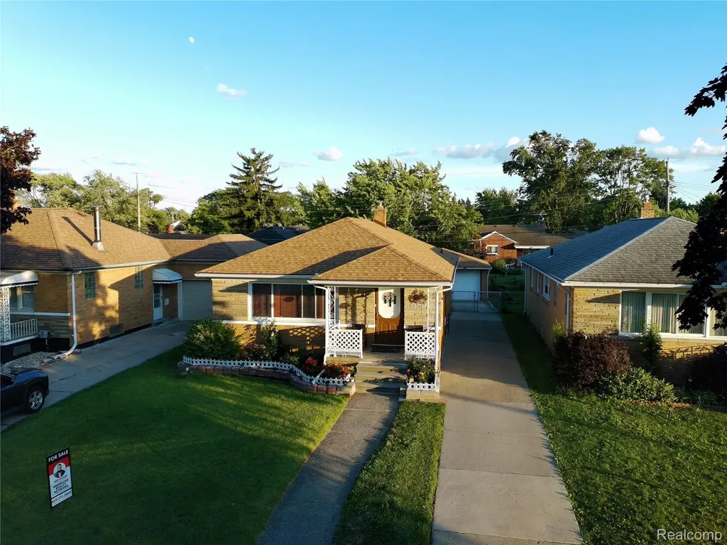 8152 Potomac Center Line City MI 48015
