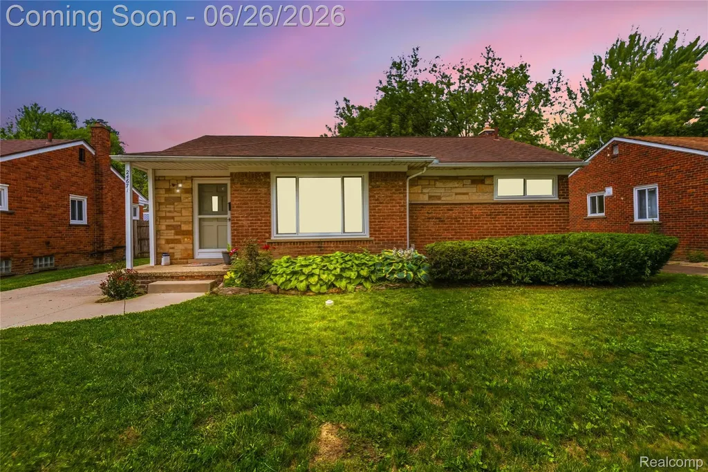 24671 Kenosha Street Oak Park City MI 48237