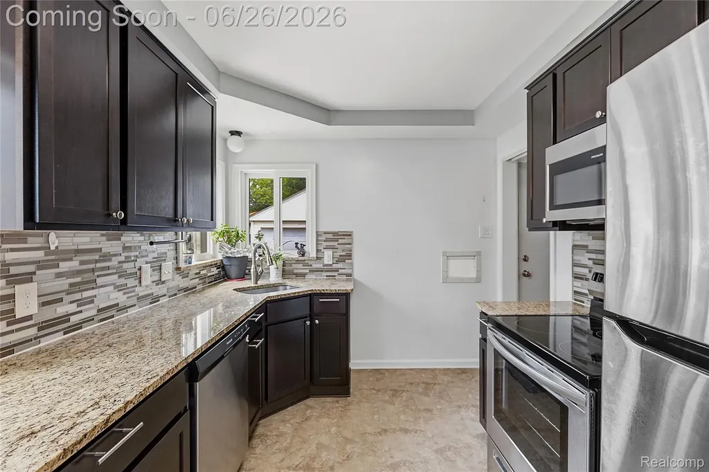 24671 Kenosha Street Oak Park City MI 48237