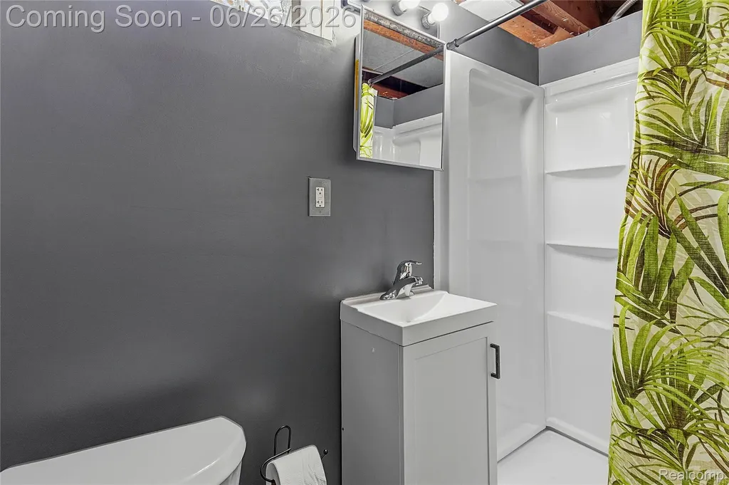 24671 Kenosha Street Oak Park City MI 48237