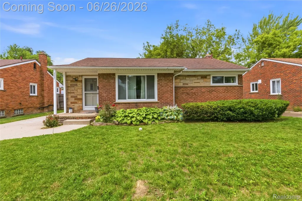 24671 Kenosha Street Oak Park City MI 48237