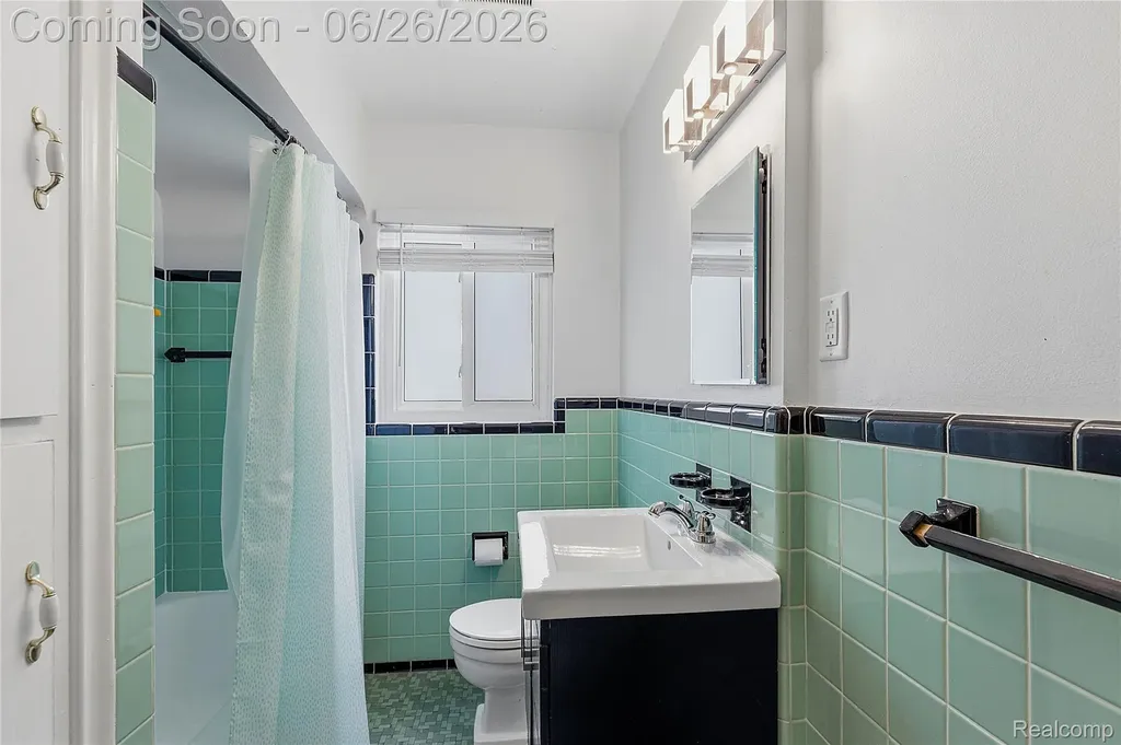 24671 Kenosha Street Oak Park City MI 48237