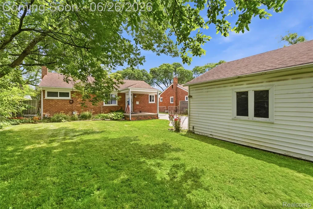 24671 Kenosha Street Oak Park City MI 48237
