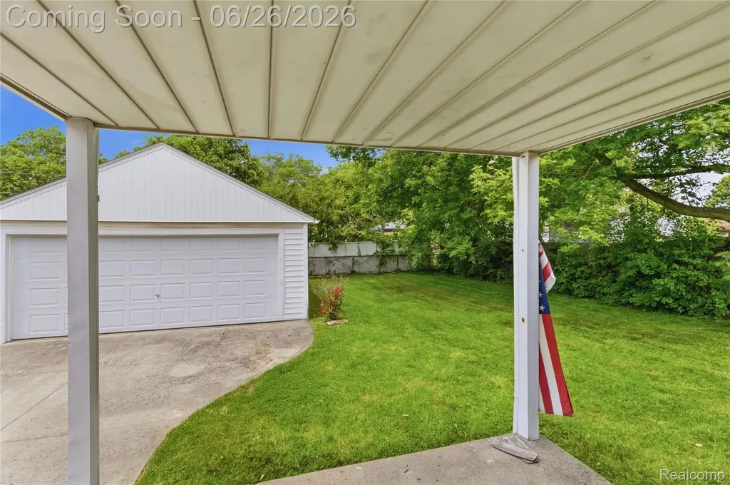 24671 Kenosha Street Oak Park City MI 48237