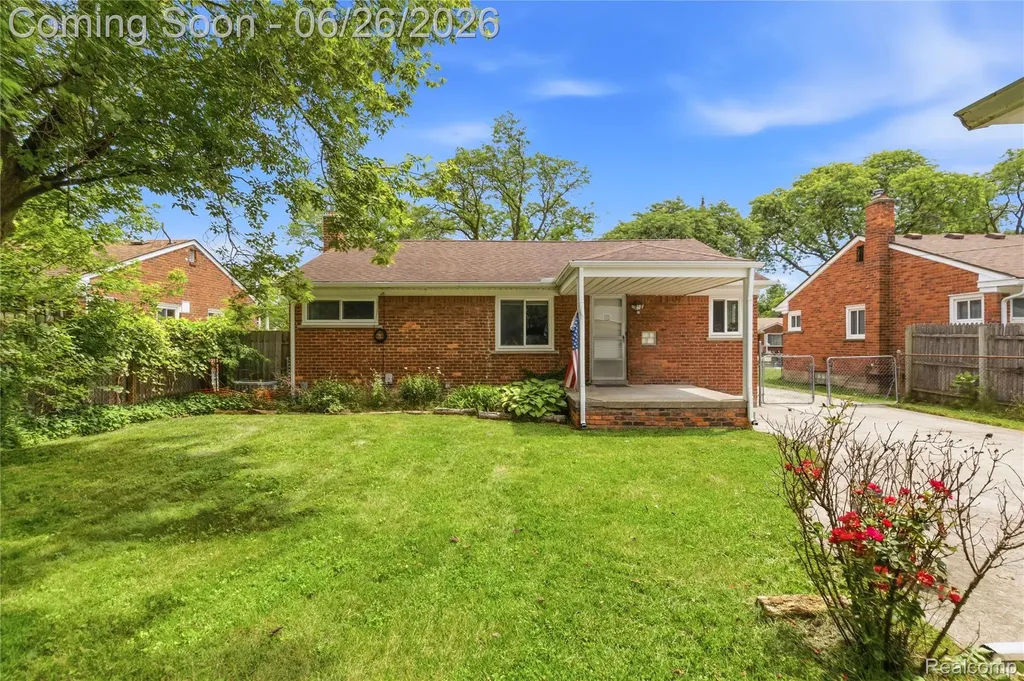 24671 Kenosha Street Oak Park City MI 48237