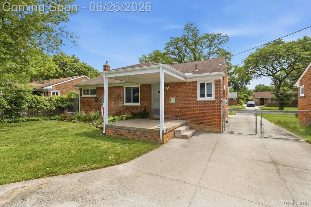 24671 Kenosha Street Oak Park City MI 48237