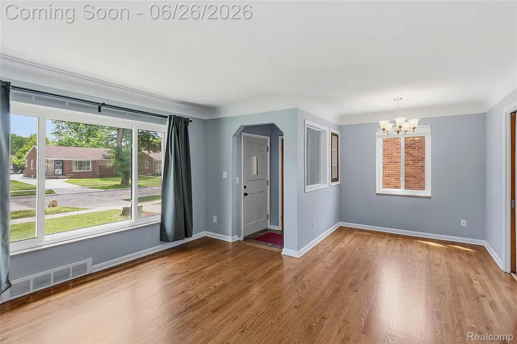 24671 Kenosha Street Oak Park City MI 48237