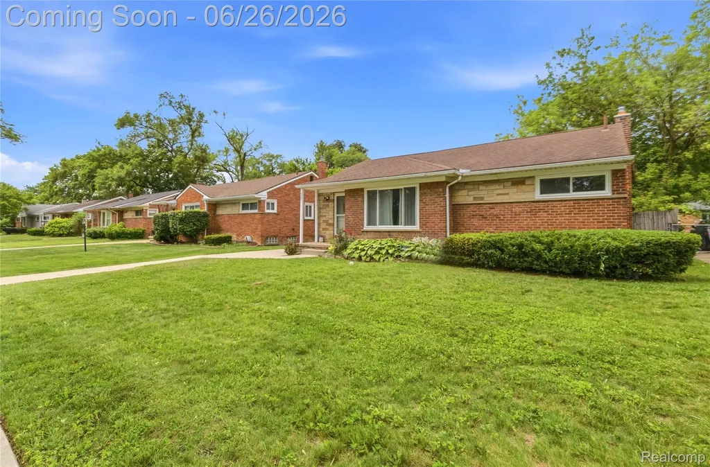 24671 Kenosha Street Oak Park City MI 48237