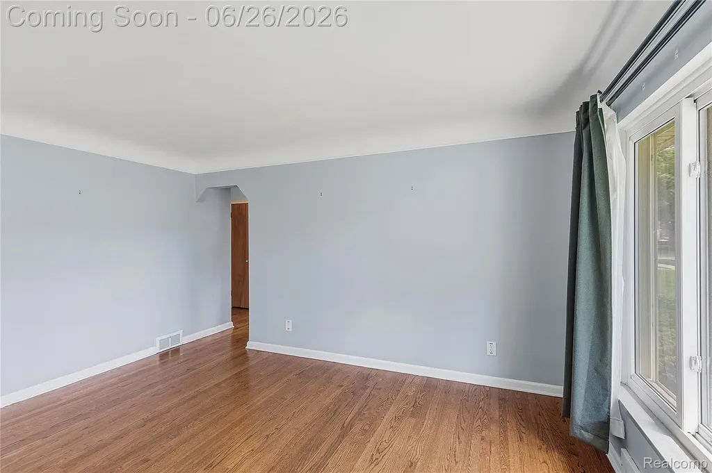 24671 Kenosha Street Oak Park City MI 48237