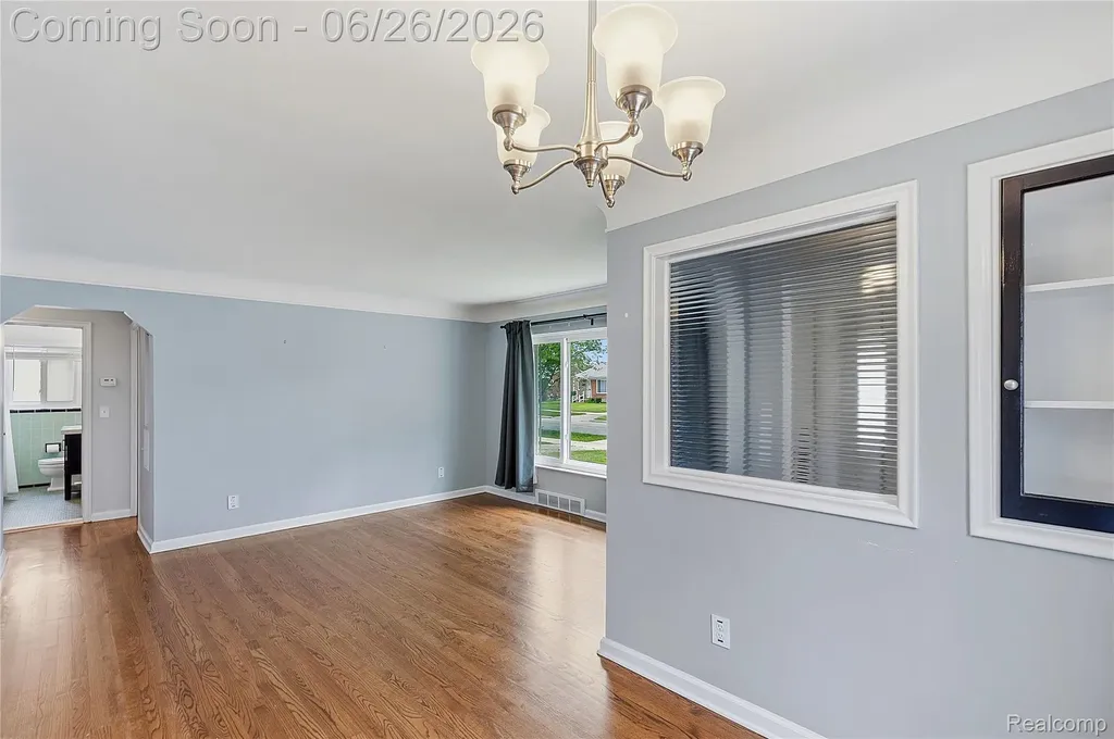 24671 Kenosha Street Oak Park City MI 48237