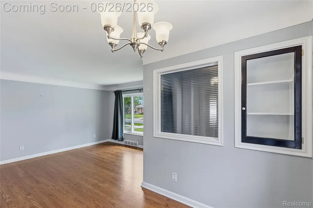 24671 Kenosha Street Oak Park City MI 48237