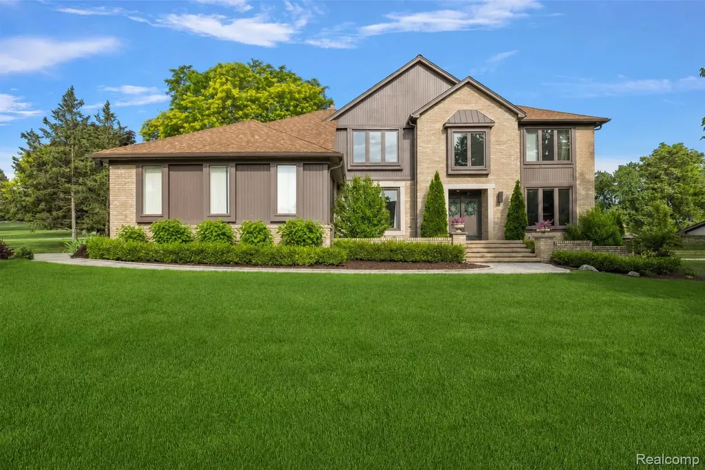 1966 Mapleridge Road Rochester Hills City MI 48309
