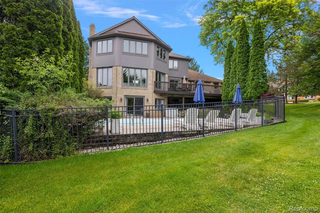 1966 Mapleridge Road Rochester Hills City MI 48309