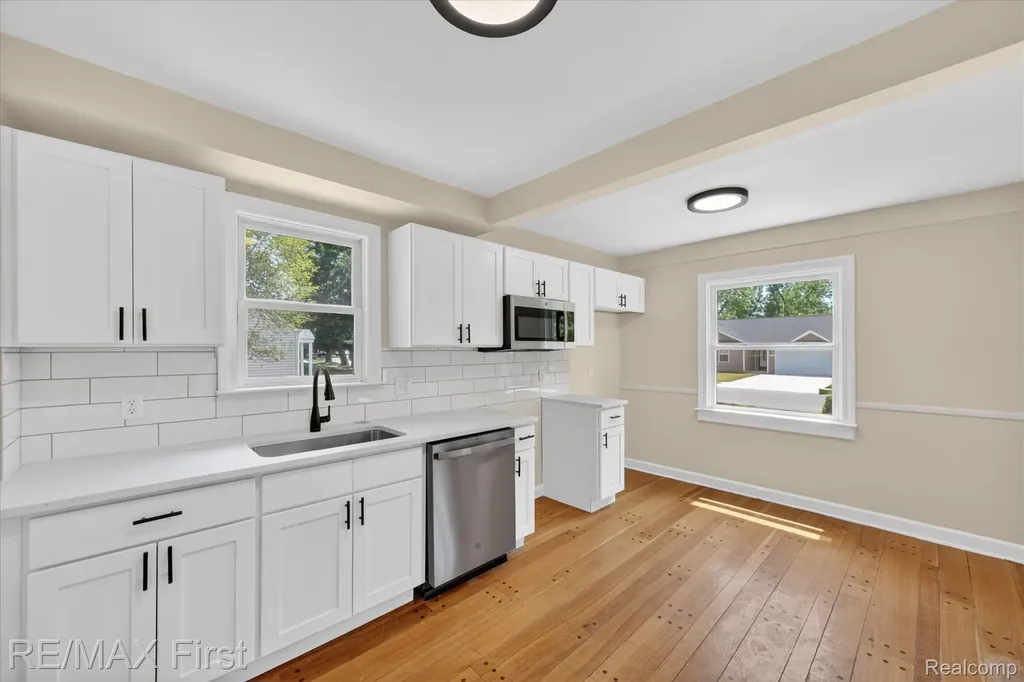 25028 Midland Redford Charter Township MI 48239