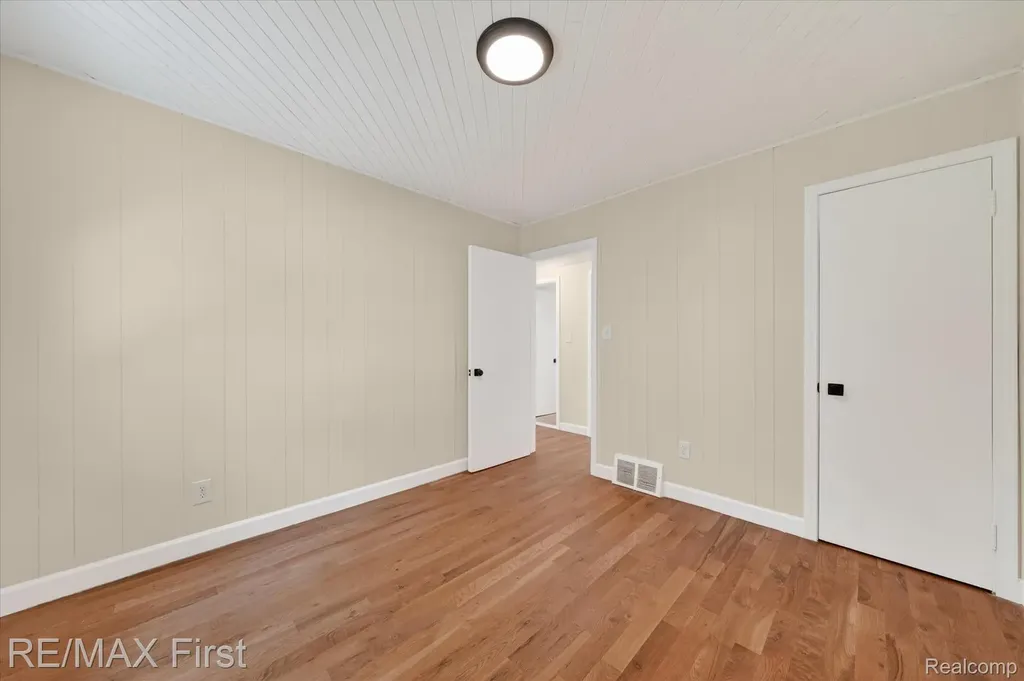 25028 Midland Redford Charter Township MI 48239