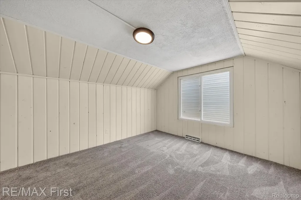 25028 Midland Redford Charter Township MI 48239