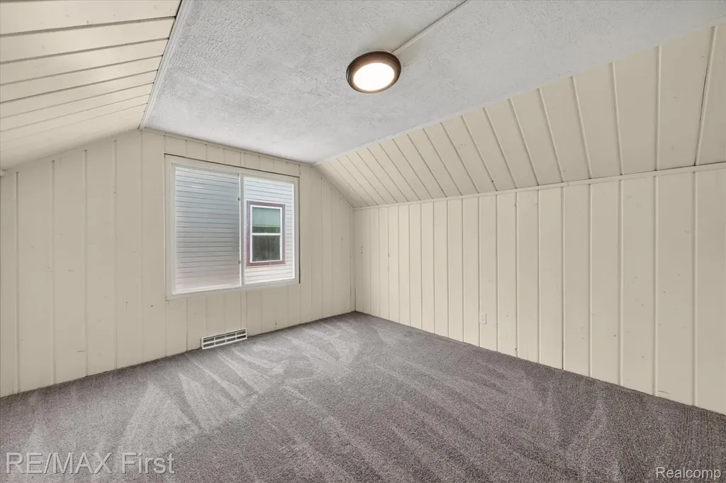 25028 Midland Redford Charter Township MI 48239