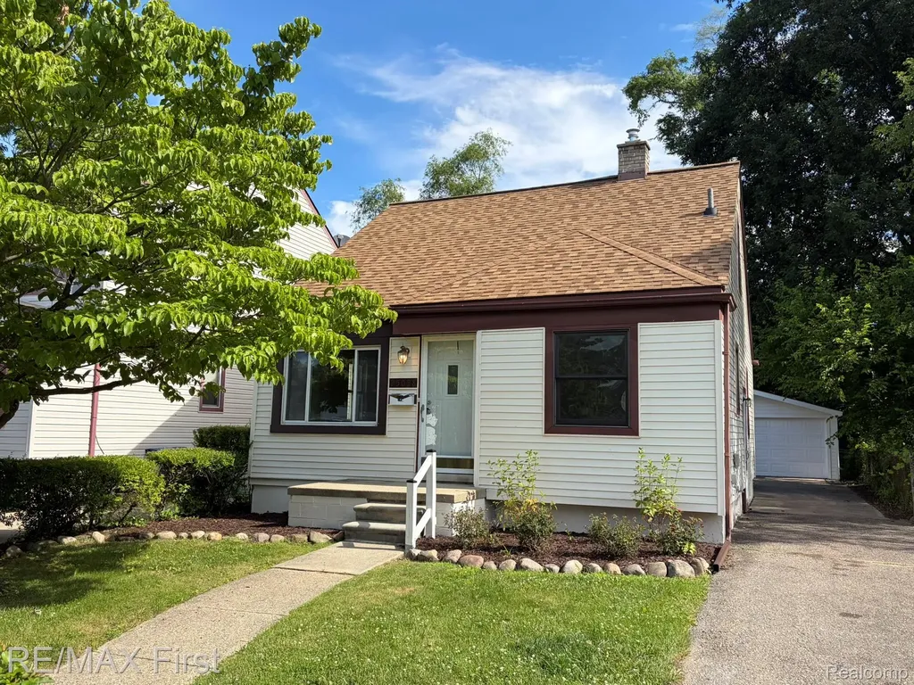 25028 Midland Redford Charter Township MI 48239