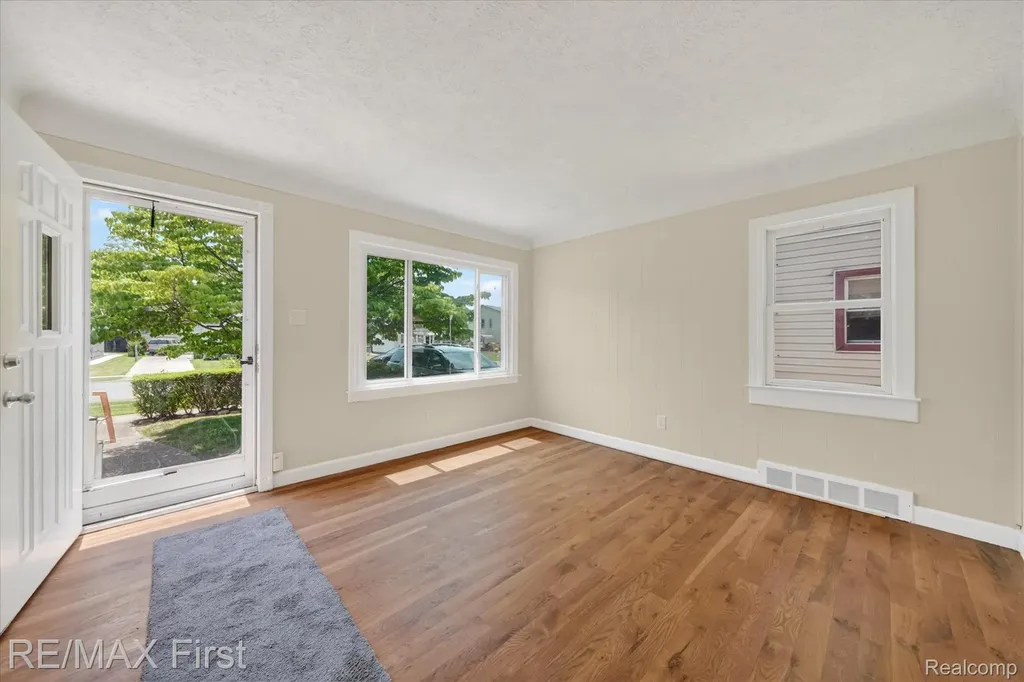 25028 Midland Redford Charter Township MI 48239