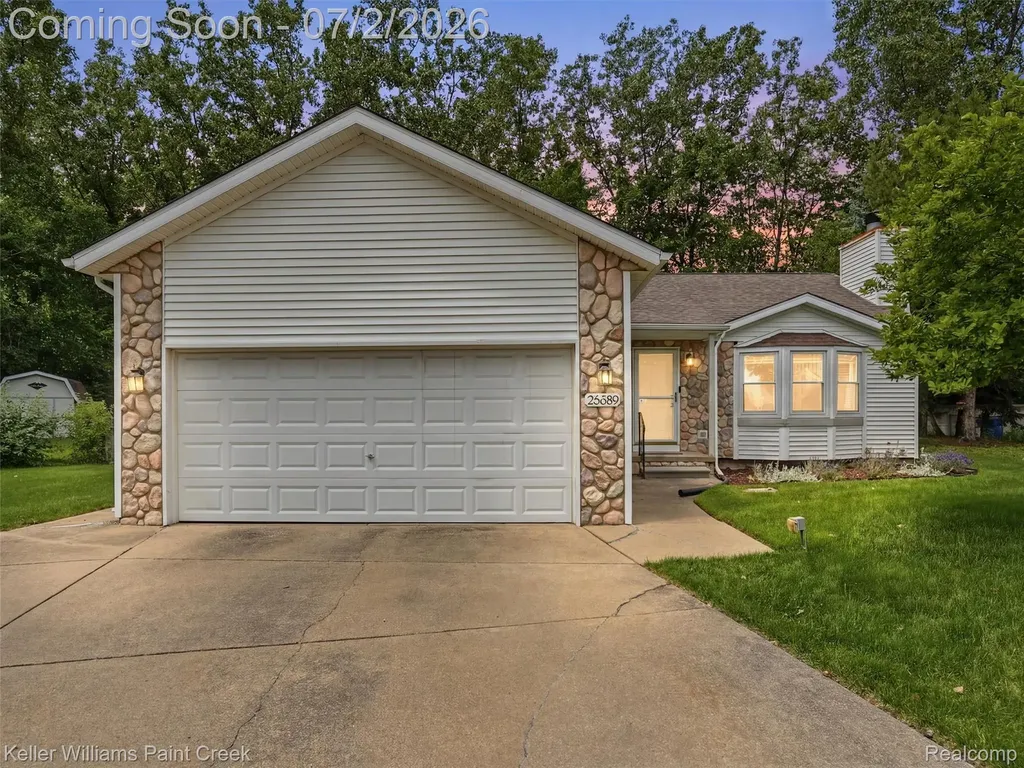 25689 Peppertree Lane Warren City MI 48091