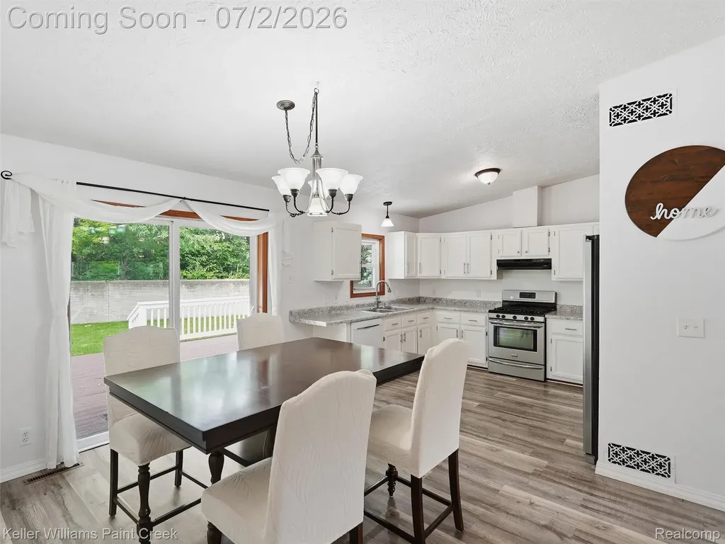 25689 Peppertree Lane Warren City MI 48091