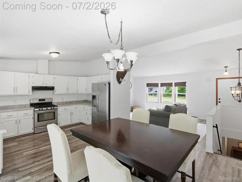 25689 Peppertree Lane Warren City MI 48091
