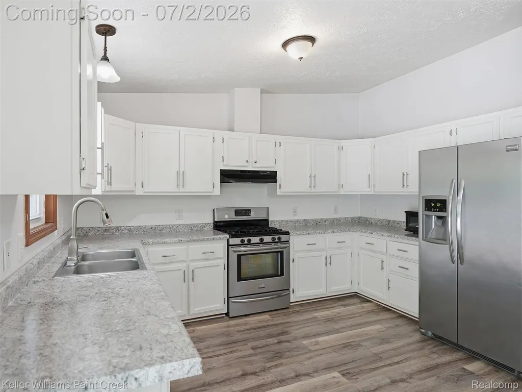 25689 Peppertree Lane Warren City MI 48091