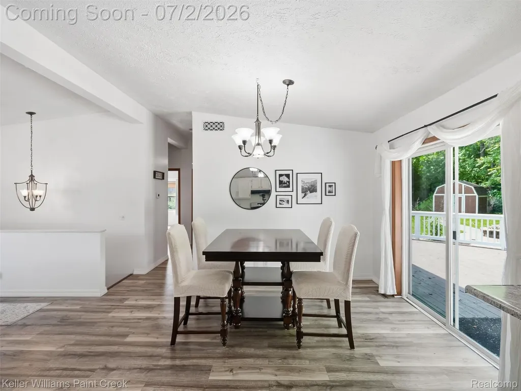 25689 Peppertree Lane Warren City MI 48091