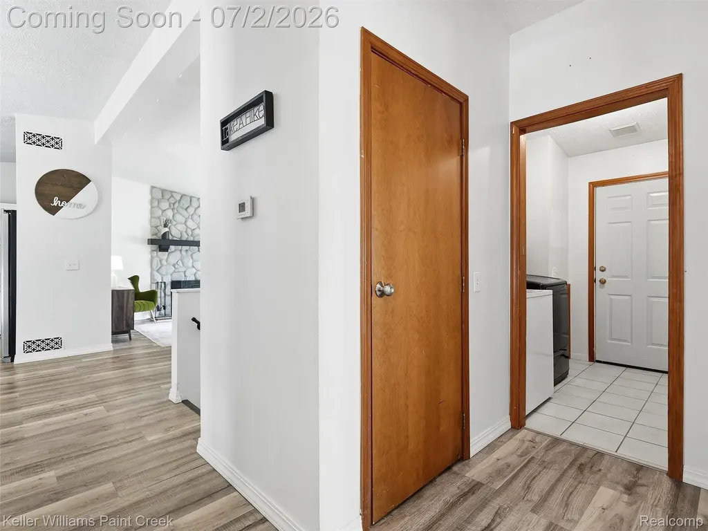 25689 Peppertree Lane Warren City MI 48091
