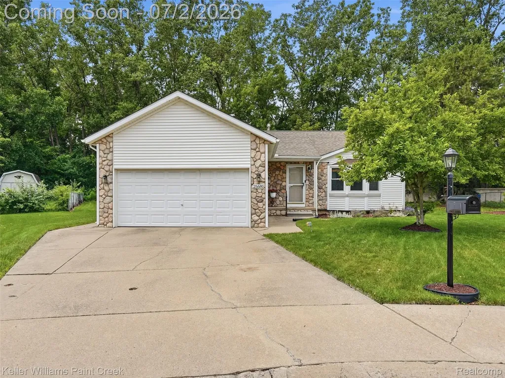 25689 Peppertree Lane Warren City MI 48091