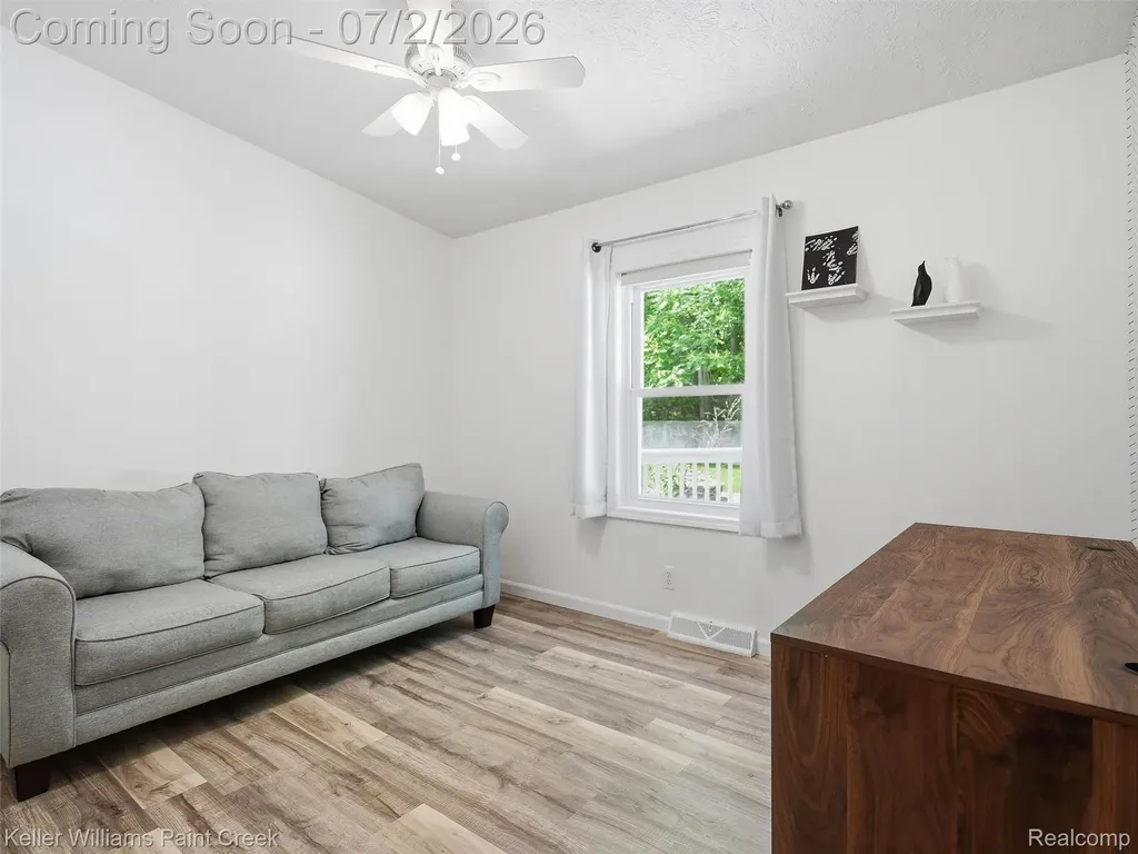 25689 Peppertree Lane Warren City MI 48091