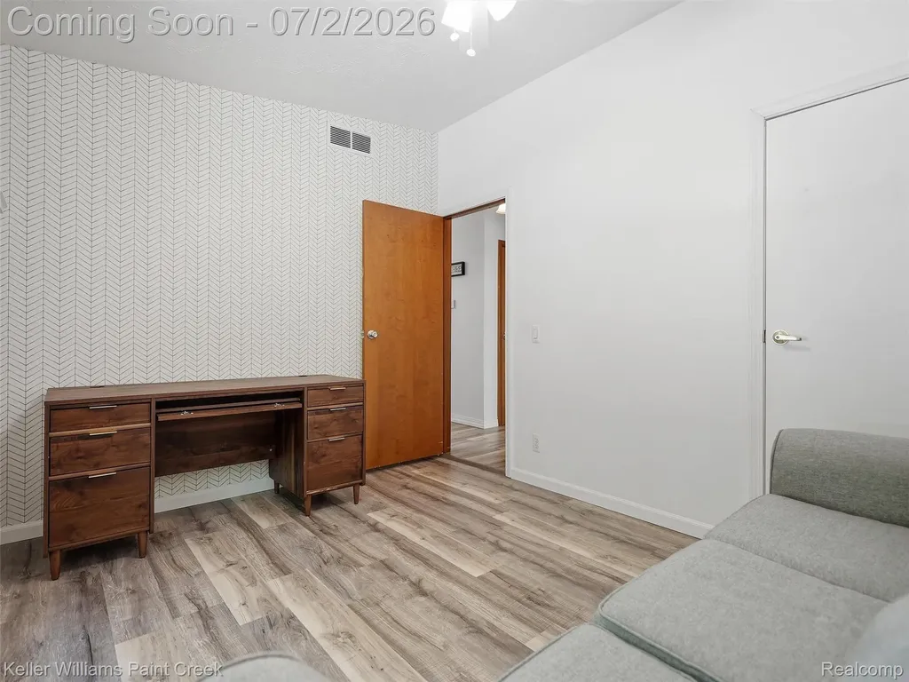 25689 Peppertree Lane Warren City MI 48091