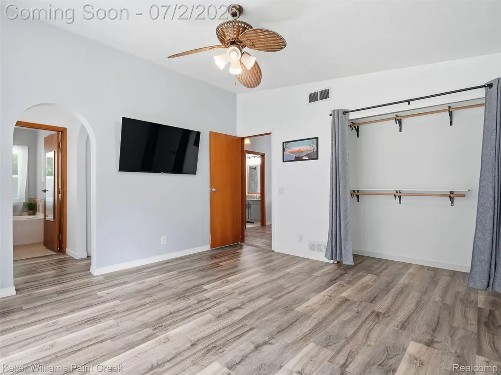 25689 Peppertree Lane Warren City MI 48091