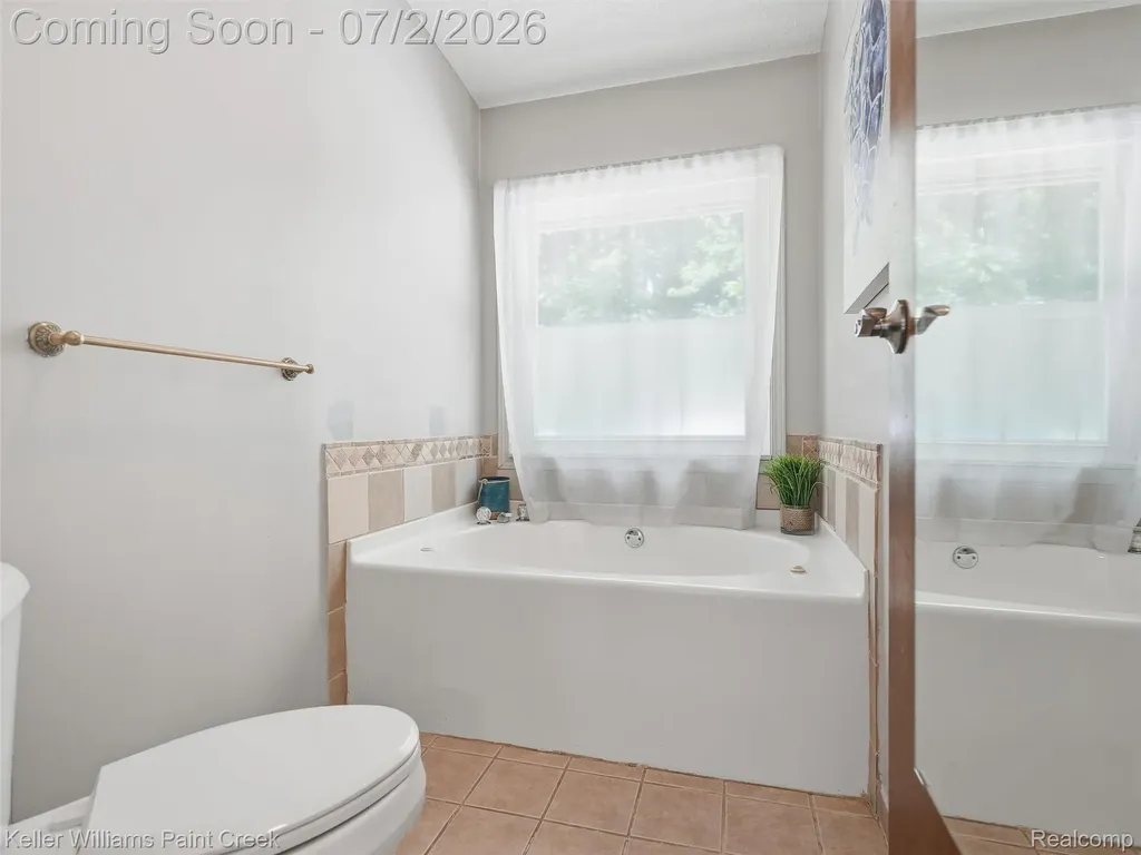 25689 Peppertree Lane Warren City MI 48091