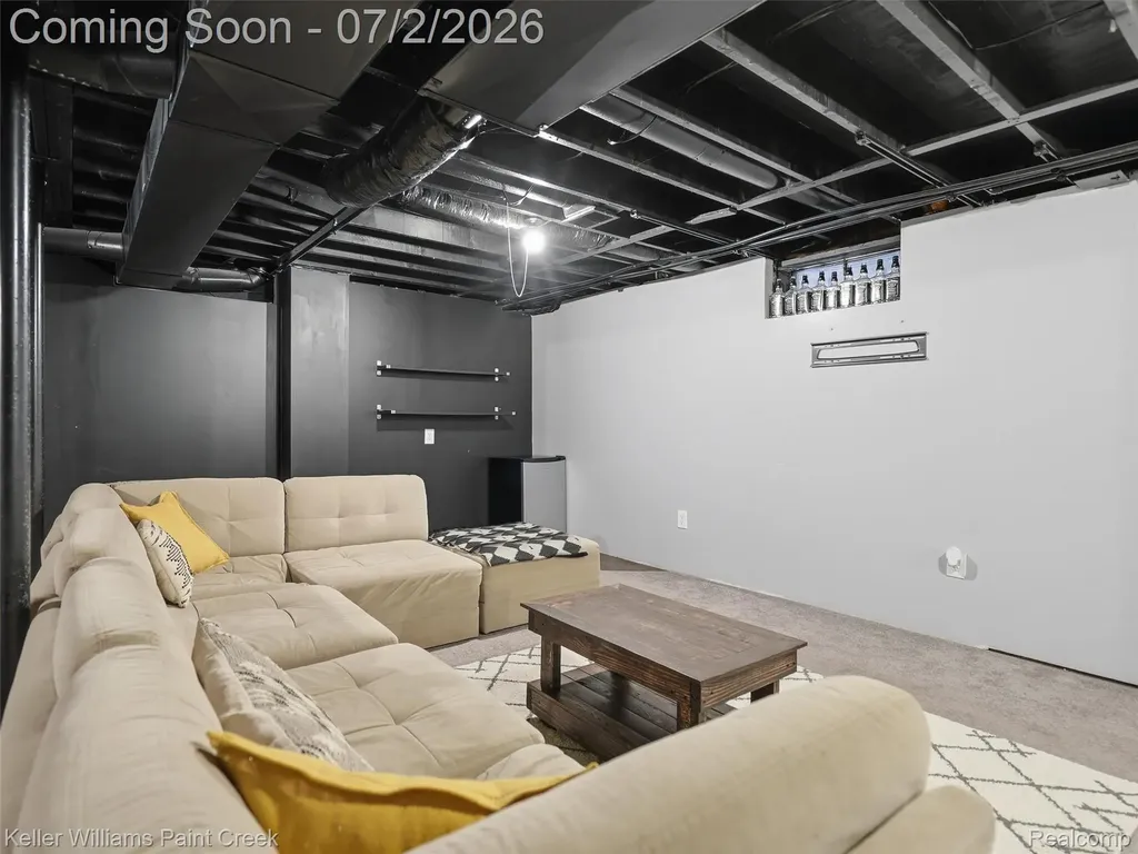 25689 Peppertree Lane Warren City MI 48091